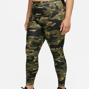 Nike Green and Black Camo Women's Leggings